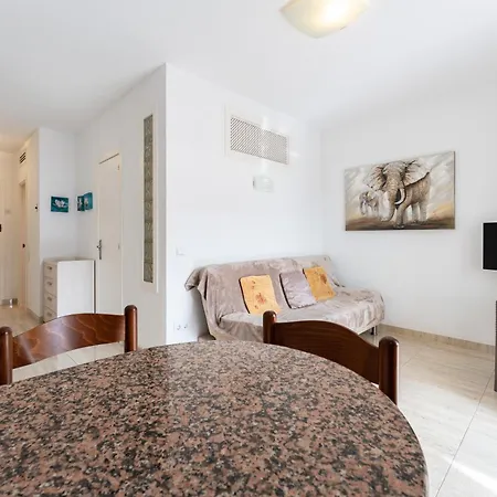 Marina View, Sunny One Bedroom Pyr