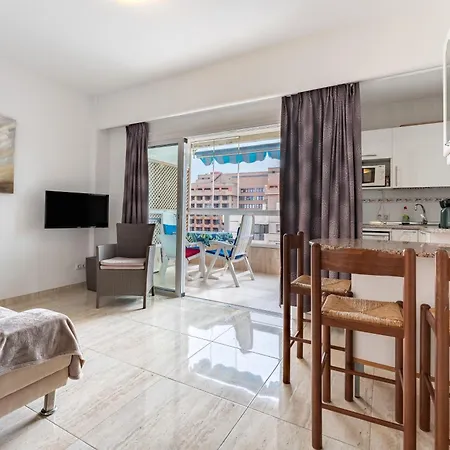 Lejlighedshotel Marina View, Sunny One Bedroom Pyr