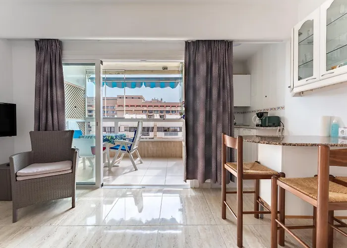 Aparthotel Marina View, Sunny One Bedroom Pyr 3*